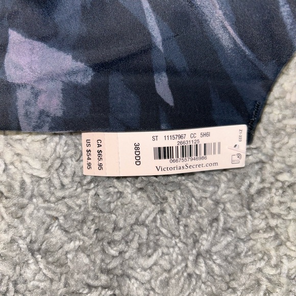 Brand new women’s VS bra - Picture 4 of 5